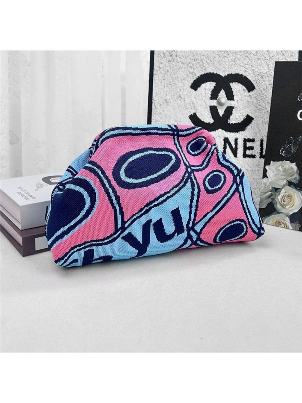 Abstract Pattern Clutch - Picture 6 of 6